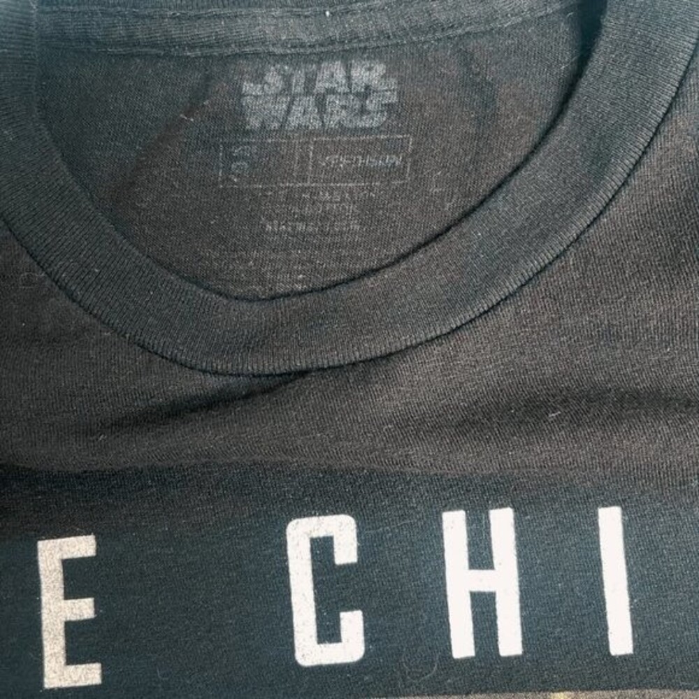 Mandalorian "The Child" Black Baby Yoda T-shirt - Size Small Star Wars - Picture 4 of 10
